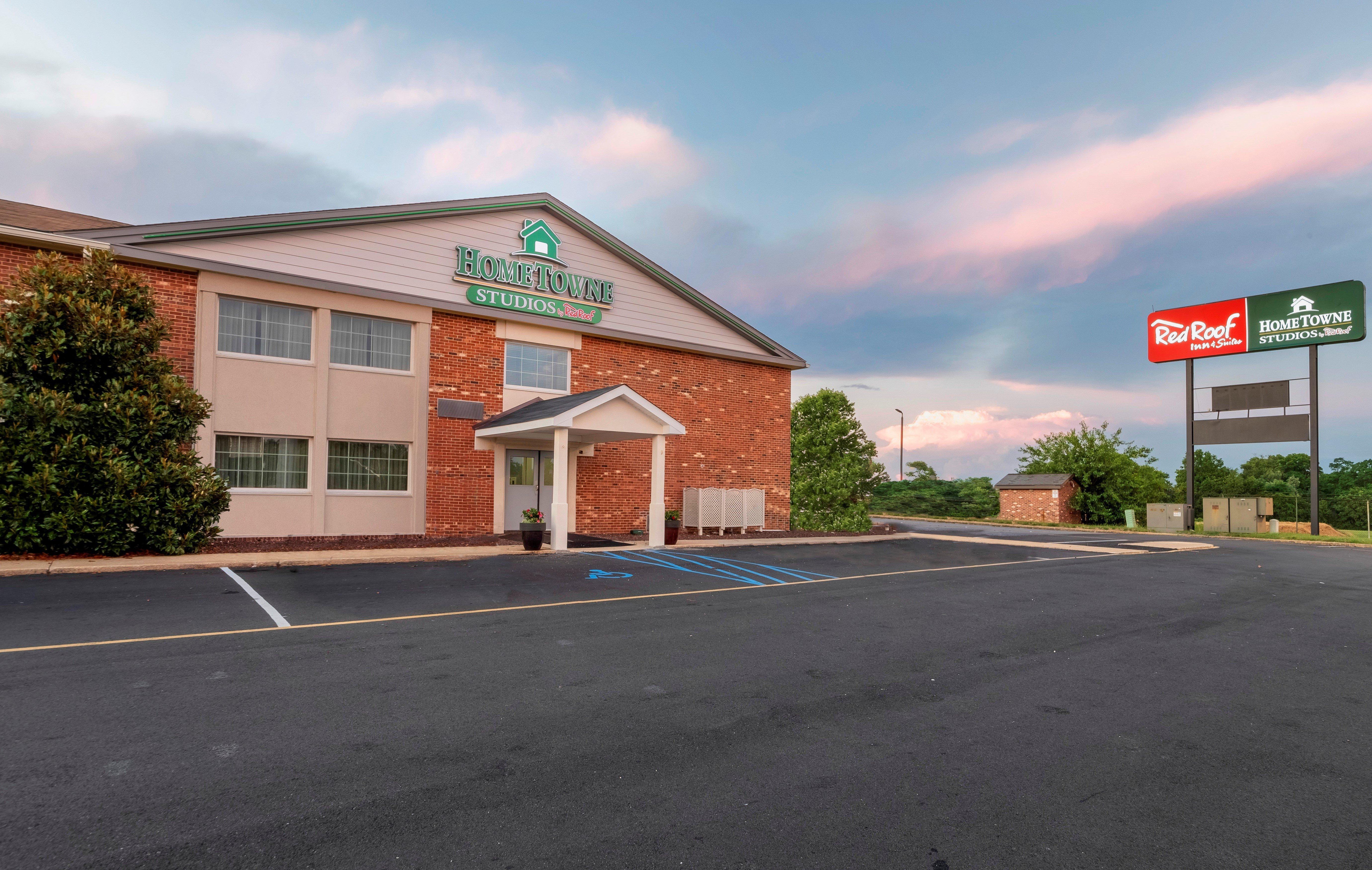 Red Roof Inn & Suites Wilmington - Нью-Касл Экстерьер фото