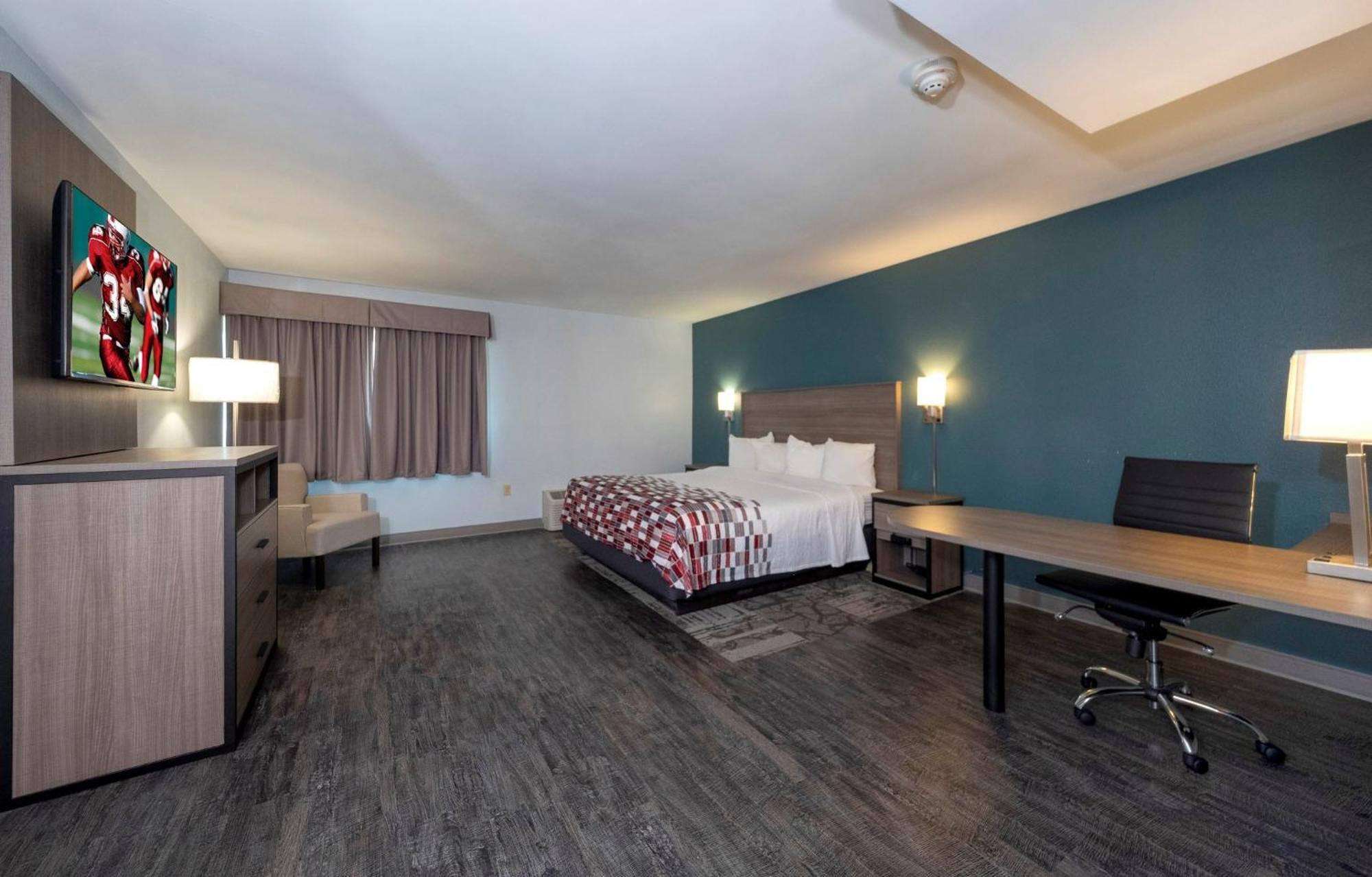 Red Roof Inn & Suites Wilmington - Нью-Касл Экстерьер фото