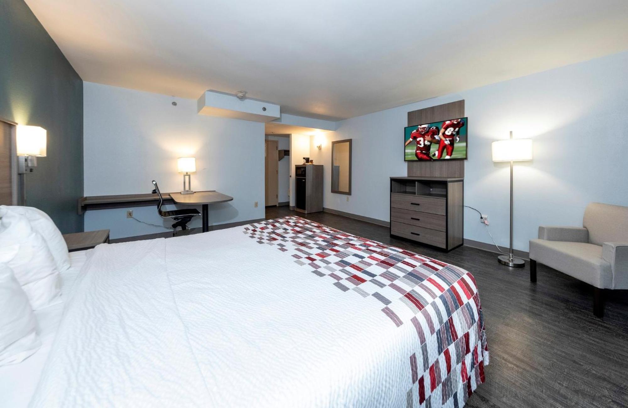 Red Roof Inn & Suites Wilmington - Нью-Касл Экстерьер фото