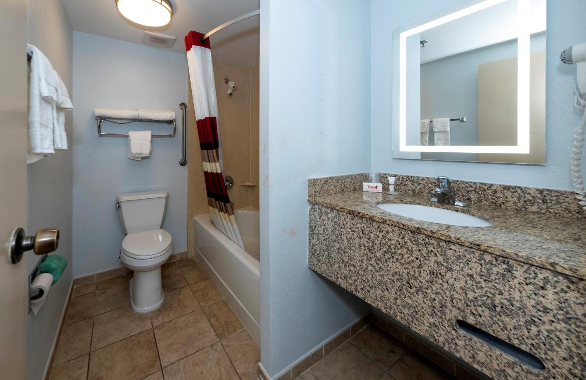 Red Roof Inn & Suites Wilmington - Нью-Касл Экстерьер фото