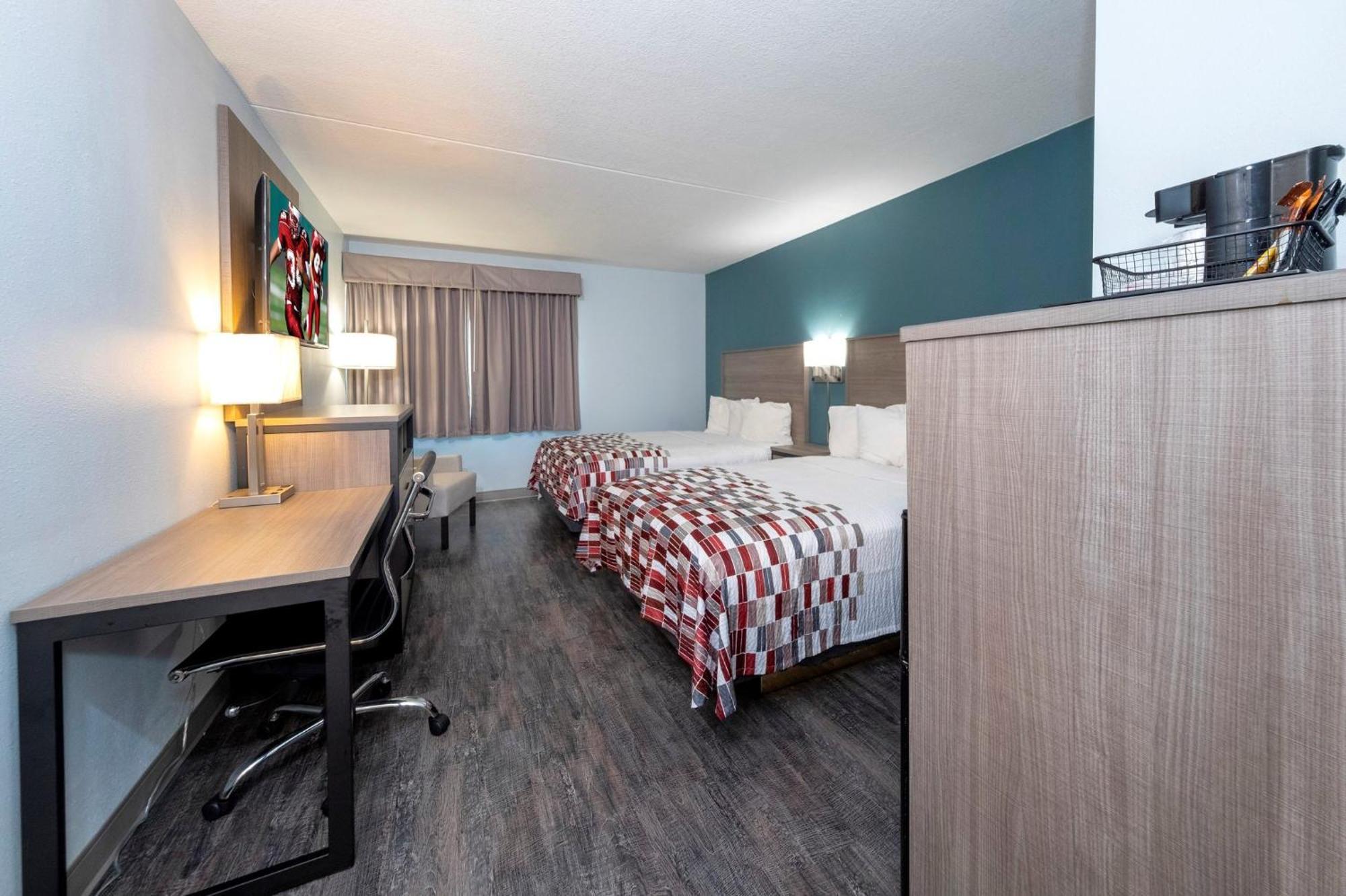 Red Roof Inn & Suites Wilmington - Нью-Касл Экстерьер фото