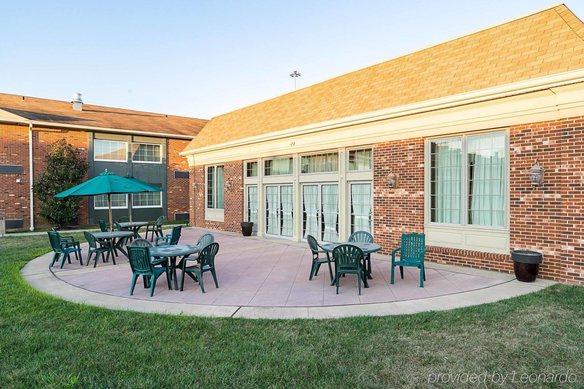 Red Roof Inn & Suites Wilmington - Нью-Касл Экстерьер фото