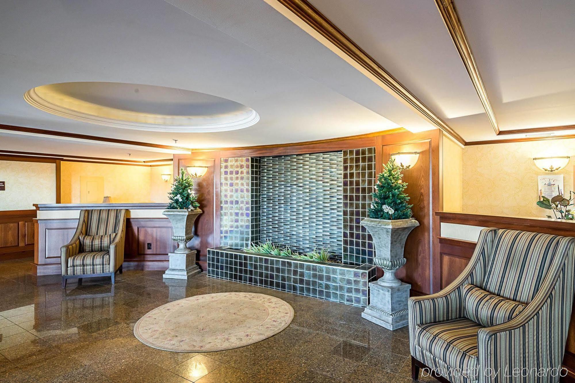 Red Roof Inn & Suites Wilmington - Нью-Касл Экстерьер фото