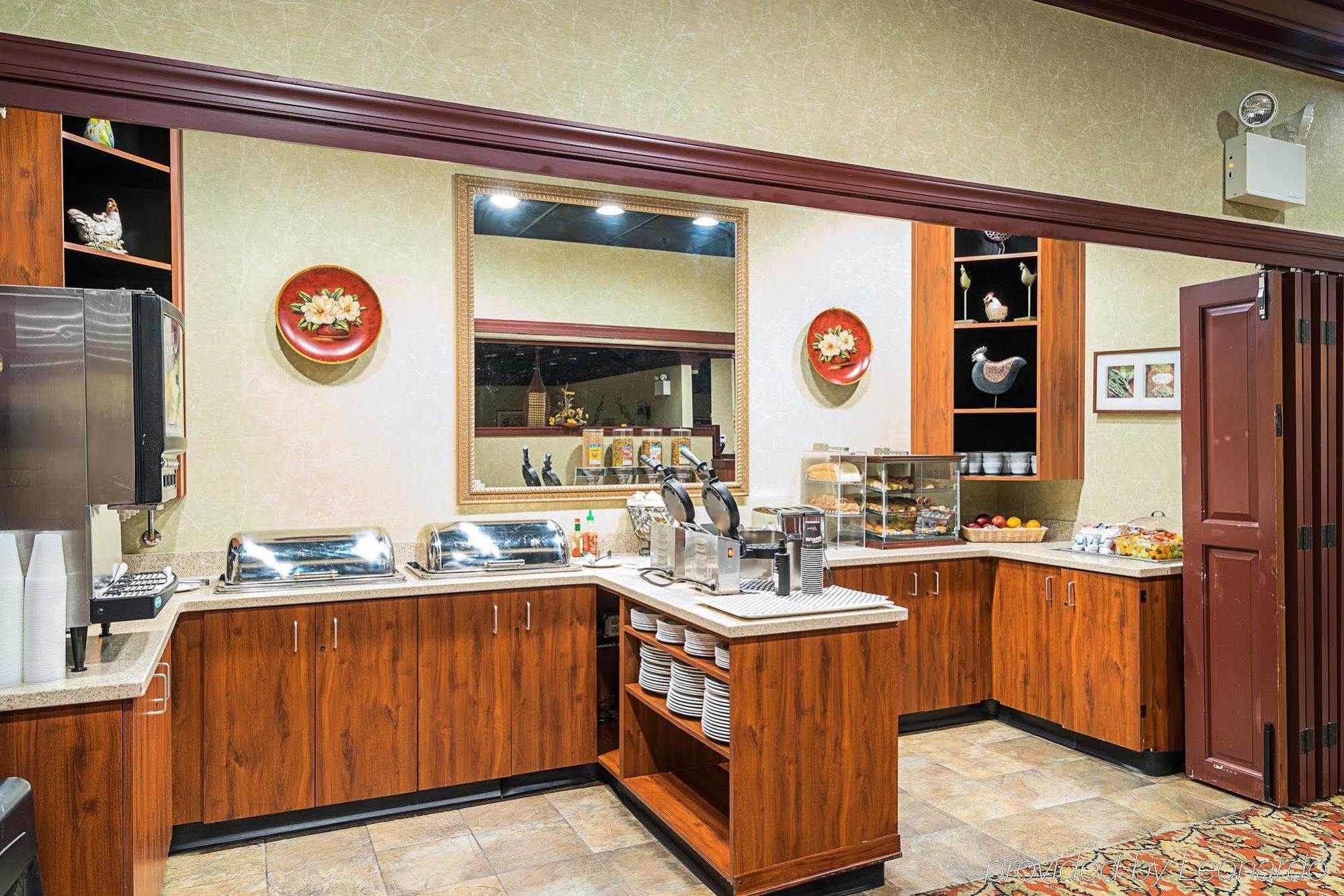 Red Roof Inn & Suites Wilmington - Нью-Касл Экстерьер фото