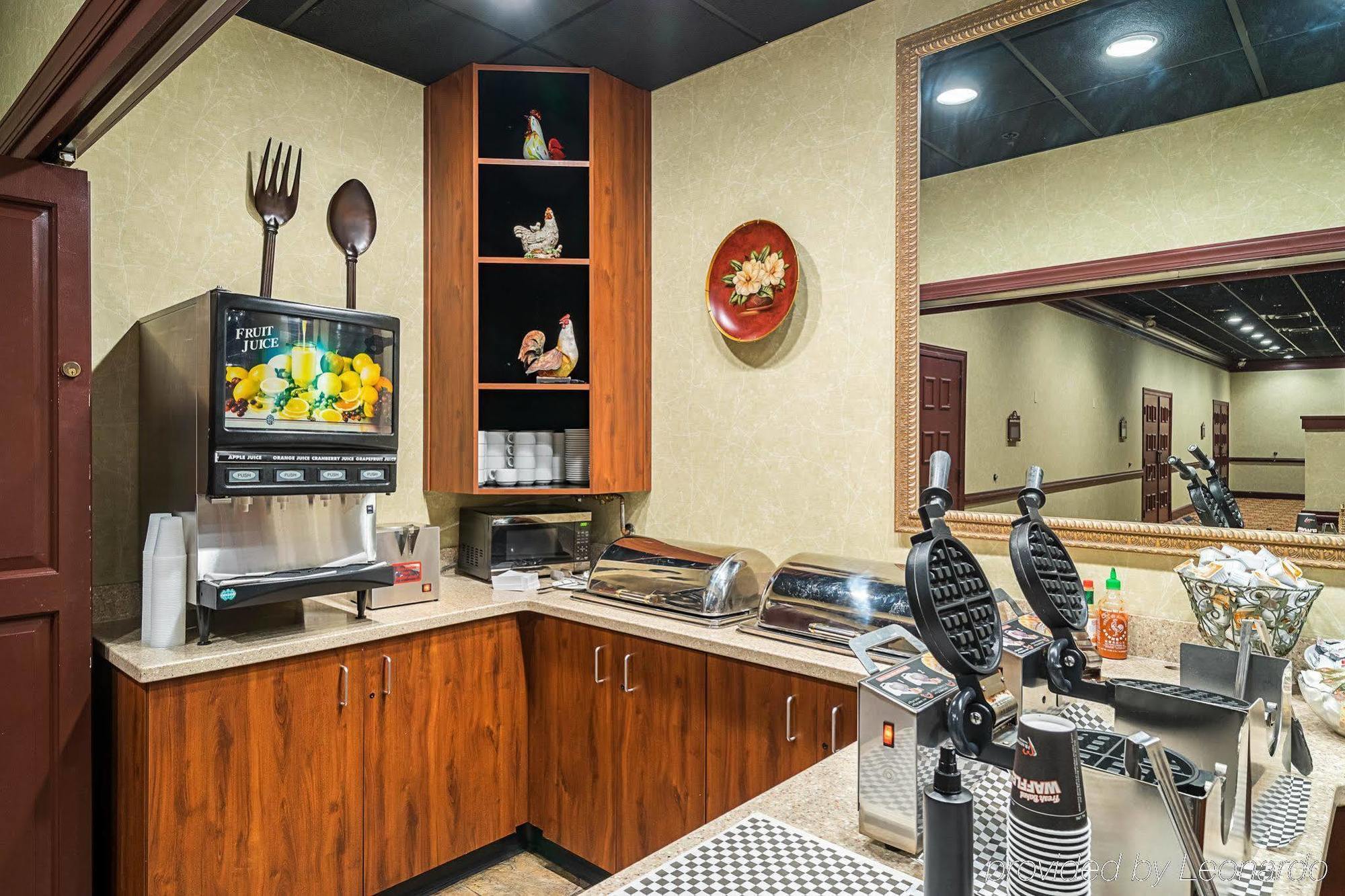 Red Roof Inn & Suites Wilmington - Нью-Касл Экстерьер фото