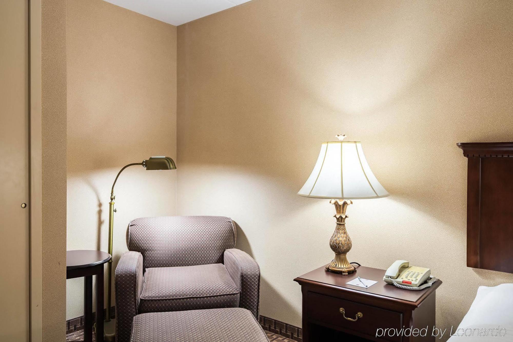 Red Roof Inn & Suites Wilmington - Нью-Касл Экстерьер фото