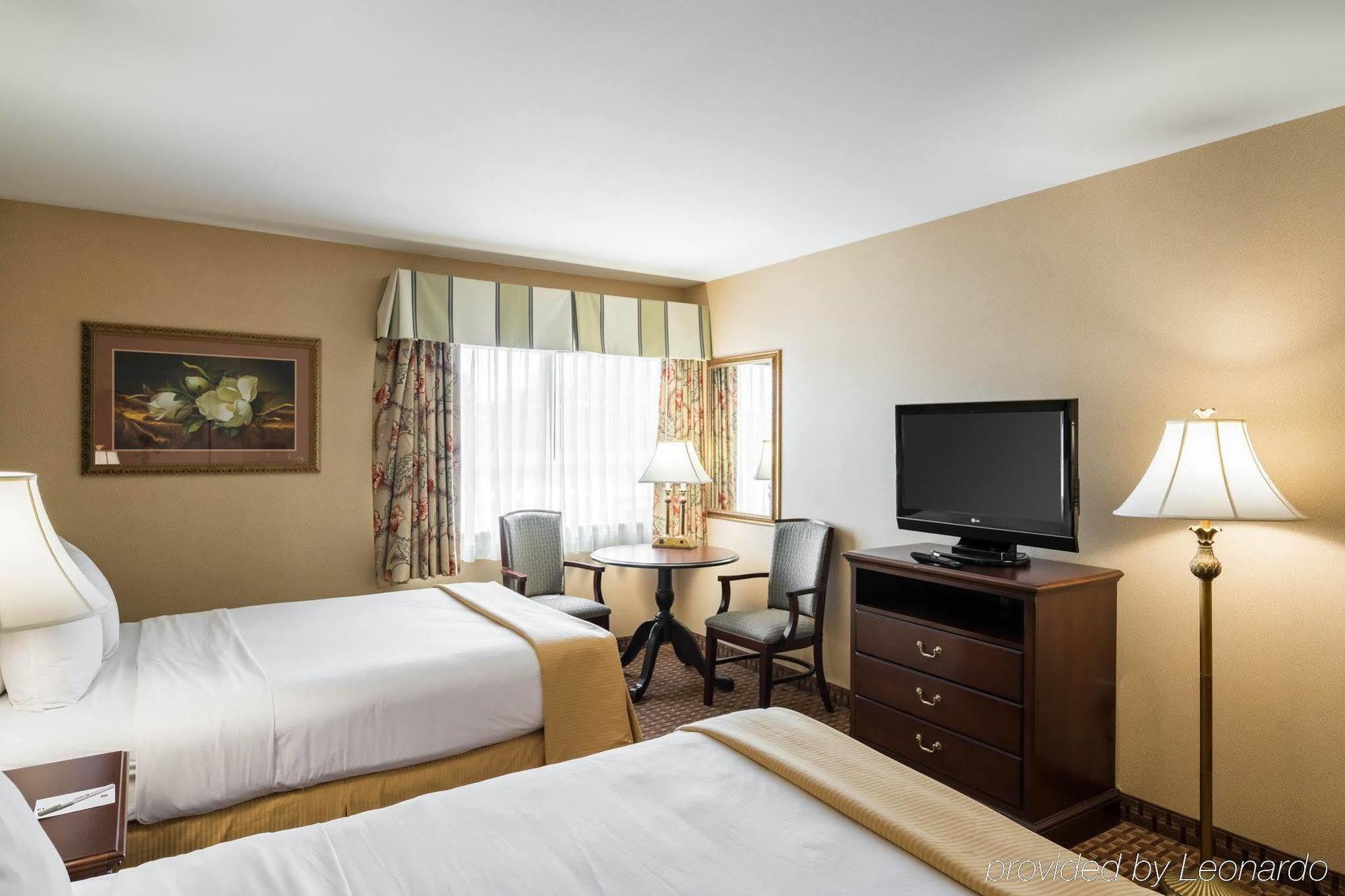 Red Roof Inn & Suites Wilmington - Нью-Касл Экстерьер фото