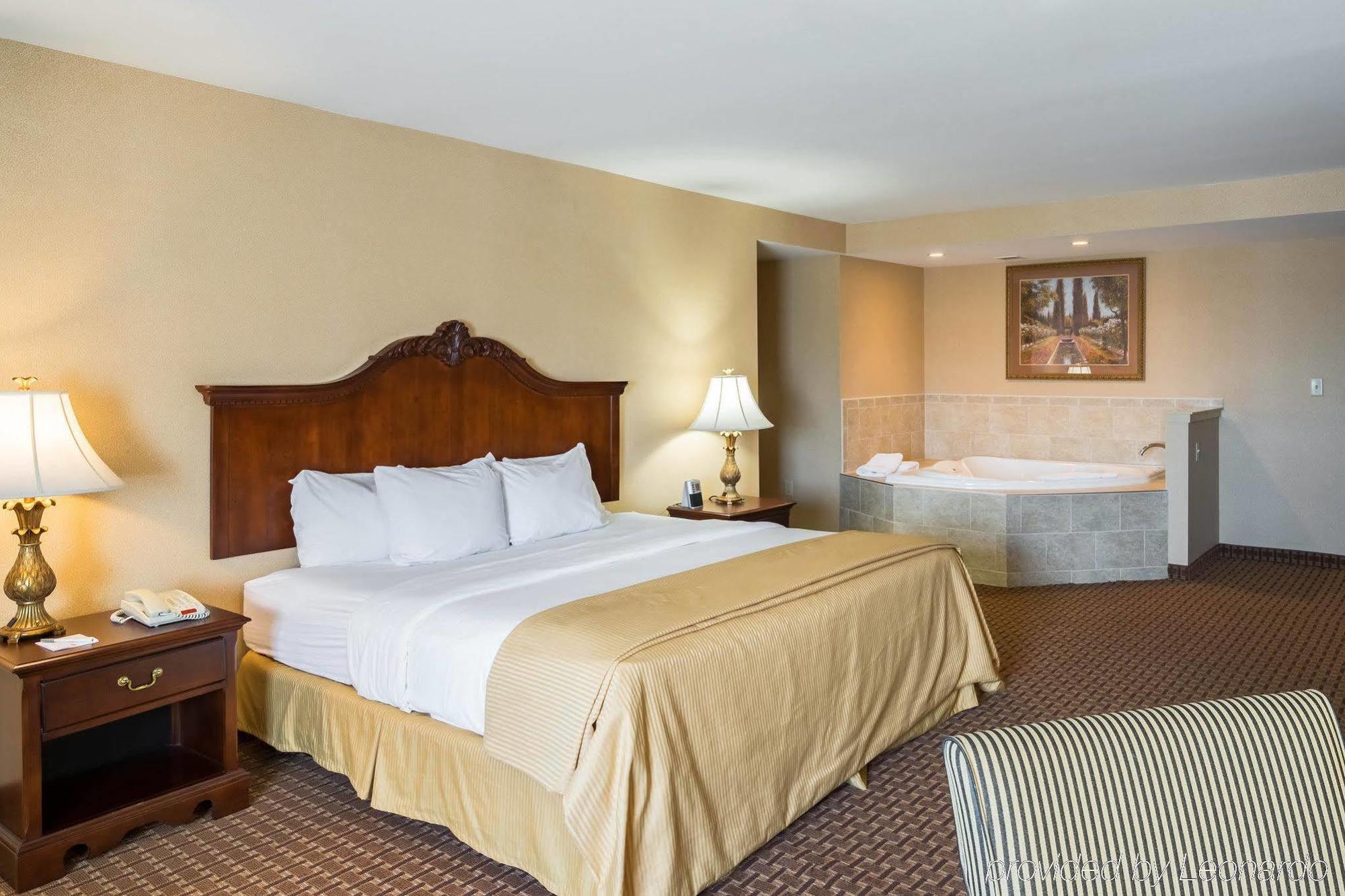 Red Roof Inn & Suites Wilmington - Нью-Касл Экстерьер фото