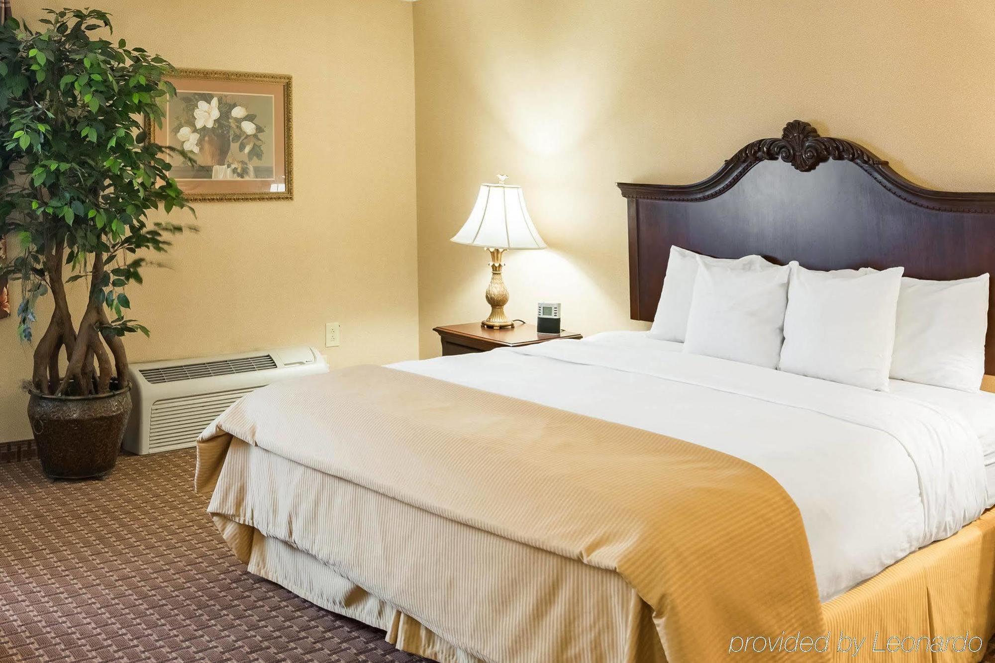 Red Roof Inn & Suites Wilmington - Нью-Касл Экстерьер фото