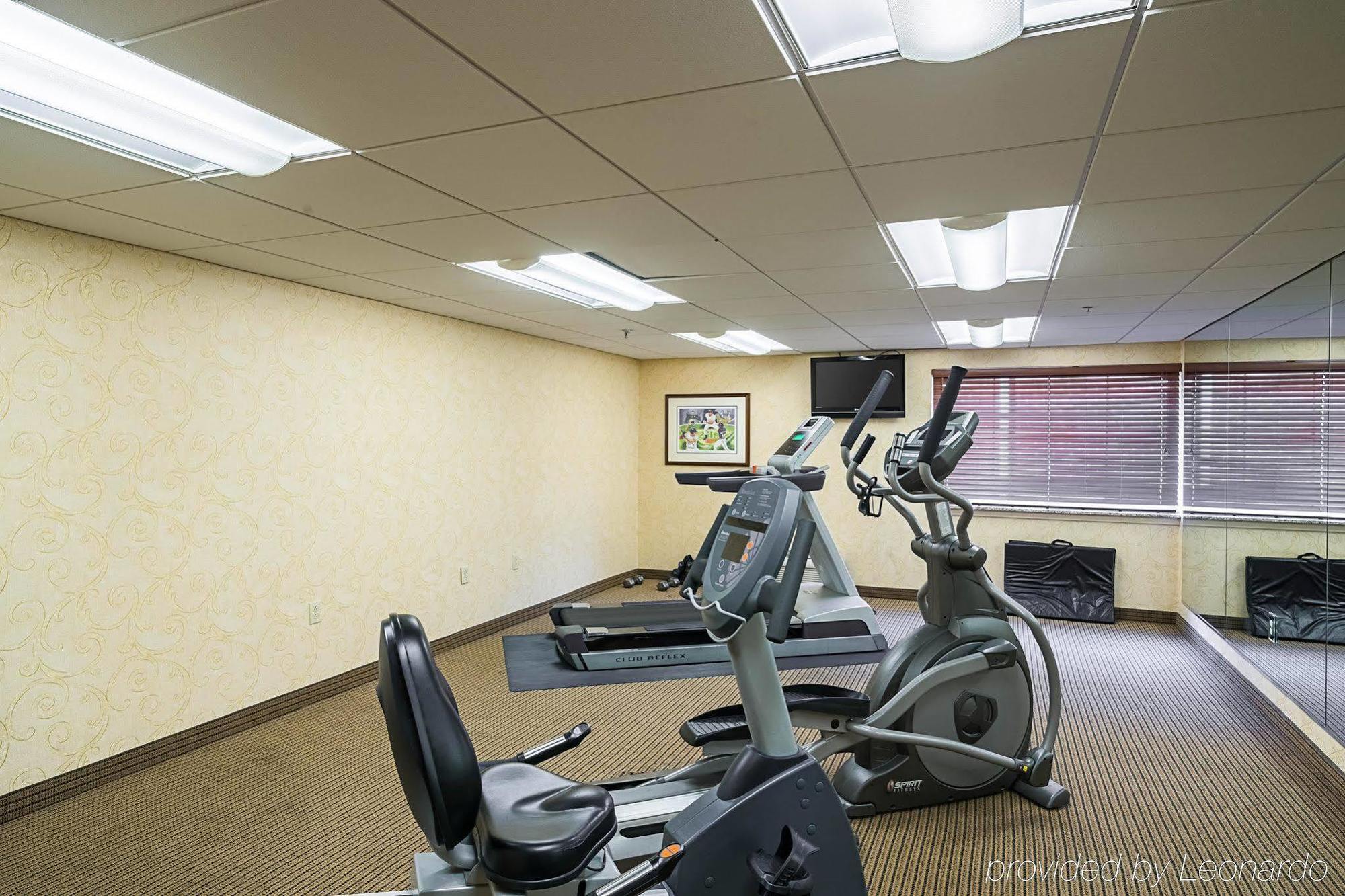 Red Roof Inn & Suites Wilmington - Нью-Касл Экстерьер фото